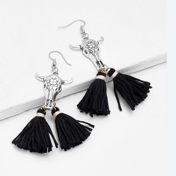 Bullhead Tassel Lightweight Earrings - Picture 2 of 5